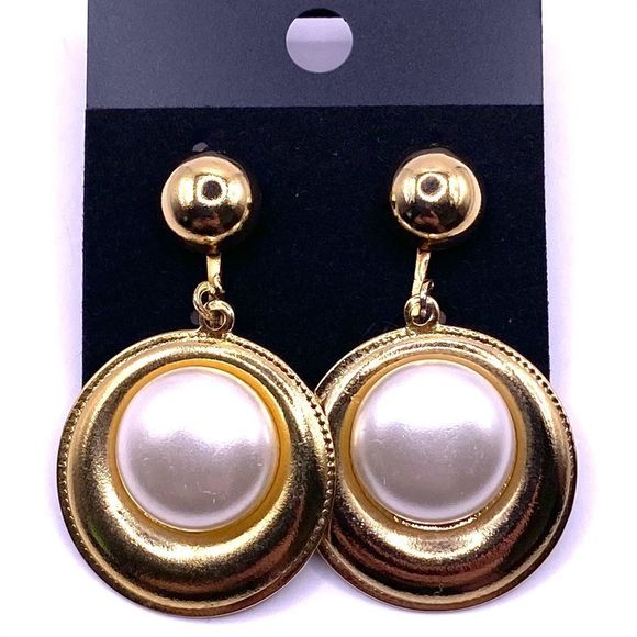 Jewelry - Faux Mabe Pearl Golden Earrings